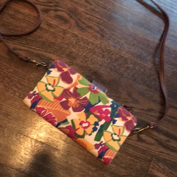 Relic Retro Floral Wristlet ✨ - Picture 3 of 4